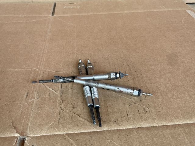 bontott MAZDA CX-7 Izzító/Gyújtó Gyertya