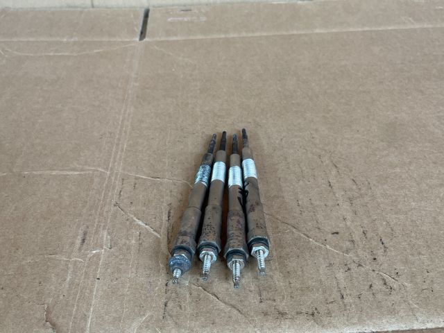 bontott MAZDA CX-7 Izzító/Gyújtó Gyertya