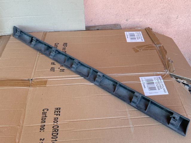 bontott MAZDA CX-7 Jobb első Ajtó Díszléc