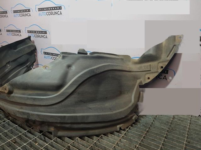 bontott MAZDA CX-7 Jobb első Dobbetét (Kerékjárati, Műanyag)