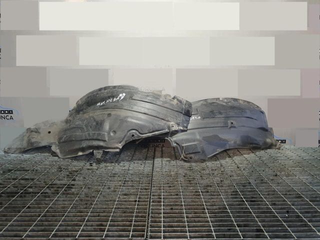 bontott MAZDA CX-7 Jobb első Dobbetét (Kerékjárati, Műanyag)