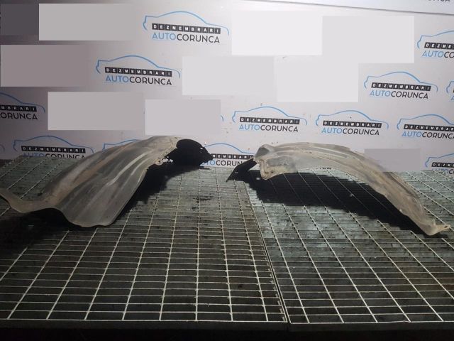 bontott MAZDA CX-7 Jobb első Dobbetét (Kerékjárati, Műanyag)