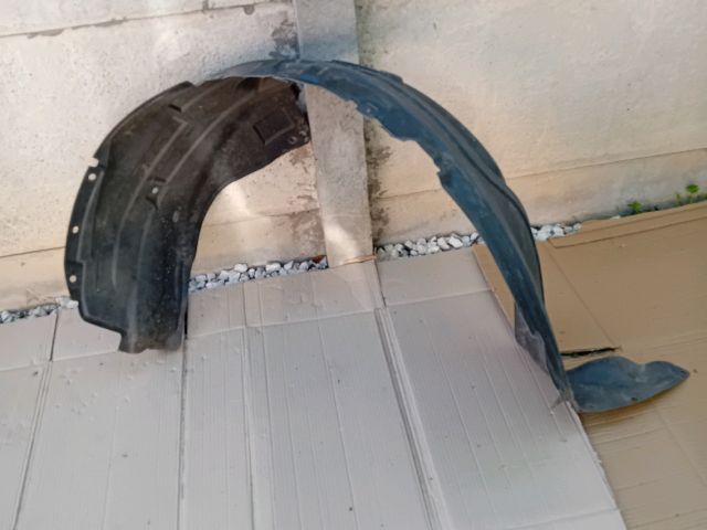 bontott MAZDA CX-7 Jobb első Első Dobbetét (Kerékjárati, Műanyag)