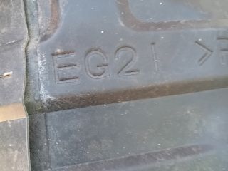 bontott MAZDA CX-7 Jobb első Első Dobbetét (Kerékjárati, Műanyag)