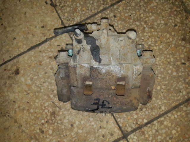 bontott MAZDA CX-7 Jobb első Féknyereg Munkahengerrel