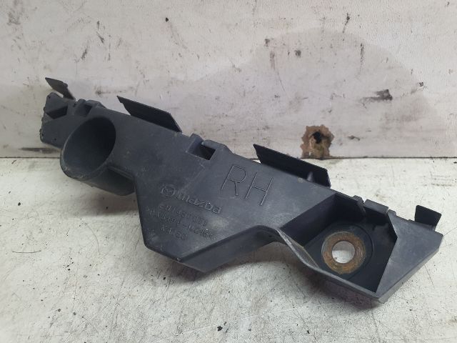 bontott MAZDA CX-7 Jobb első Oldal Lökhárító Tartó (Műanyag)