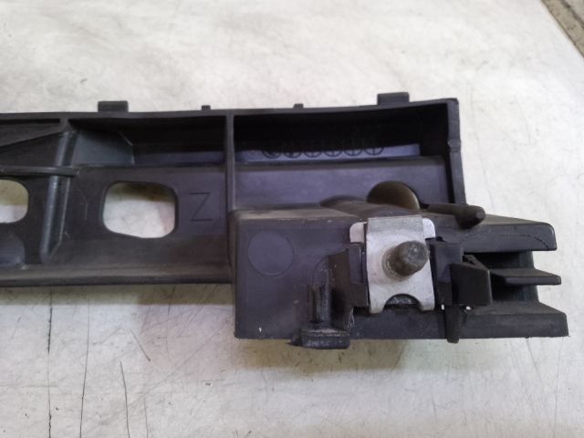 bontott MAZDA CX-7 Jobb első Oldal Lökhárító Tartó (Műanyag)