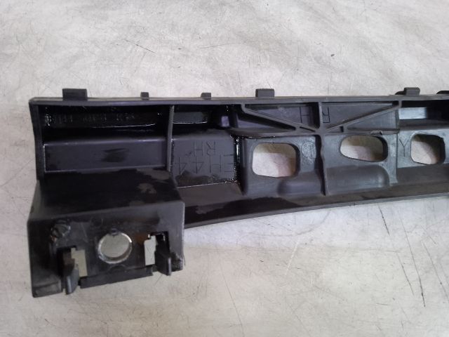 bontott MAZDA CX-7 Jobb első Oldal Lökhárító Tartó (Műanyag)