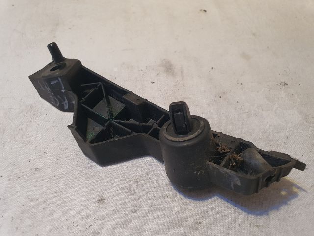 bontott MAZDA CX-7 Jobb első Oldal Lökhárító Tartó (Műanyag)