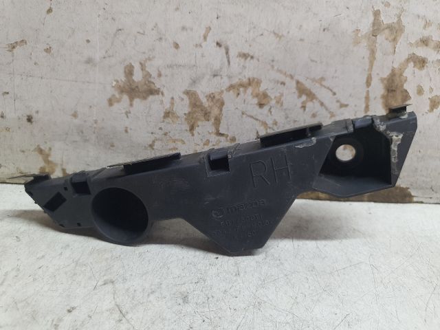 bontott MAZDA CX-7 Jobb első Oldal Lökhárító Tartó (Műanyag)