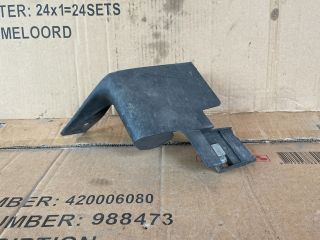 bontott MAZDA CX-7 Jobb első Sárvédő Gumi