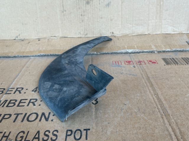 bontott MAZDA CX-7 Jobb első Sárvédő Gumi