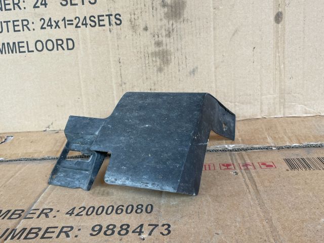 bontott MAZDA CX-7 Jobb első Sárvédő Gumi