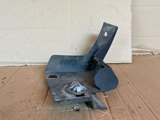 bontott MAZDA CX-7 Jobb első Sárvédő Gumi