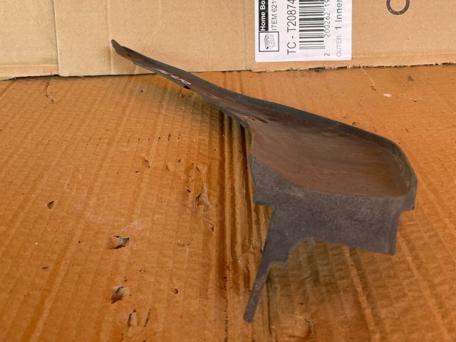 bontott MAZDA CX-7 Jobb első Sárvédő Gumi