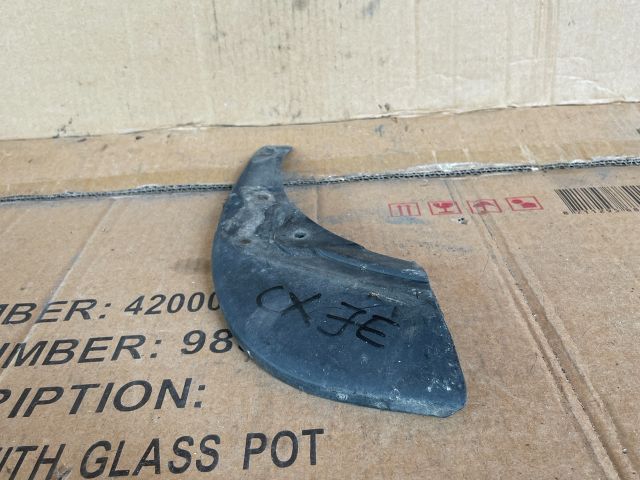 bontott MAZDA CX-7 Jobb első Sárvédő Gumi