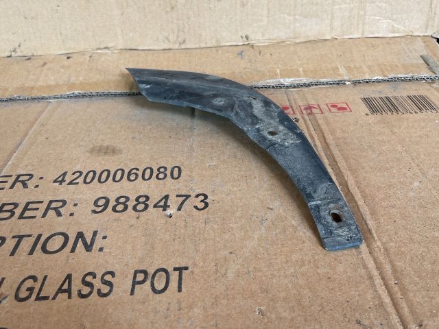 bontott MAZDA CX-7 Jobb első Sárvédő Gumi