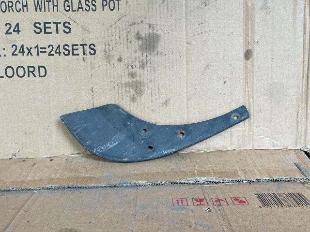 bontott MAZDA CX-7 Jobb első Sárvédő Gumi