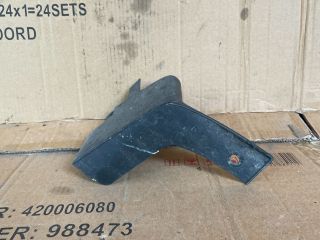 bontott MAZDA CX-7 Jobb első Sárvédő Gumi