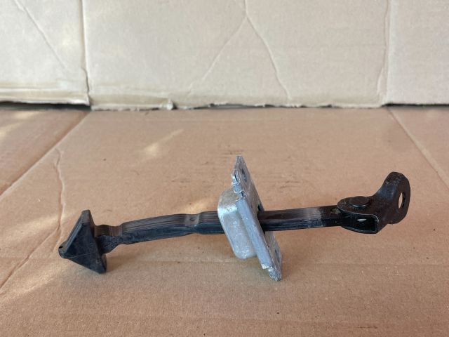 bontott MAZDA CX-7 Jobb hátsó Ajtóhatároló