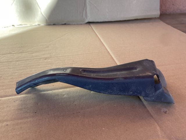 bontott MAZDA CX-7 Jobb Sárvédő Oldaltartó