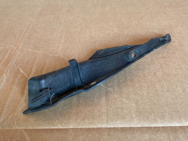 bontott MAZDA CX-7 Jobb Szélvédő Alatti Vízelvezető Műanyag