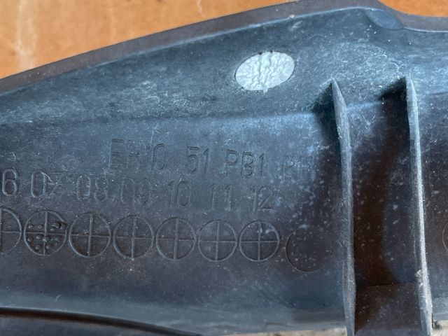 bontott MAZDA CX-7 Jobb Szélvédő Alatti Vízelvezető Műanyag