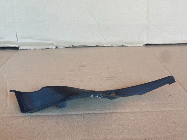 bontott MAZDA CX-7 Jobb Szélvédő Alatti Vízelvezető Műanyag