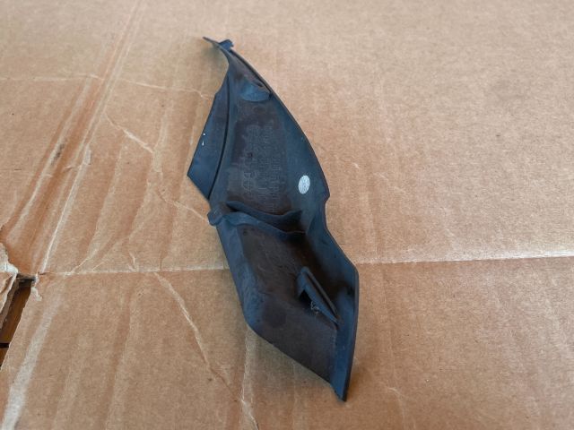 bontott MAZDA CX-7 Jobb Szélvédő Alatti Vízelvezető Műanyag