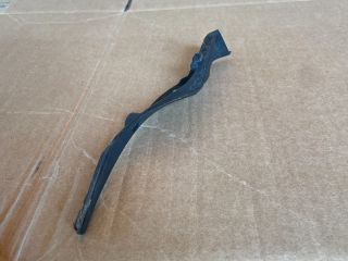 bontott MAZDA CX-7 Jobb Szélvédő Alatti Vízelvezető Műanyag