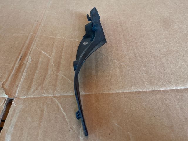 bontott MAZDA CX-7 Jobb Szélvédő Alatti Vízelvezető Műanyag