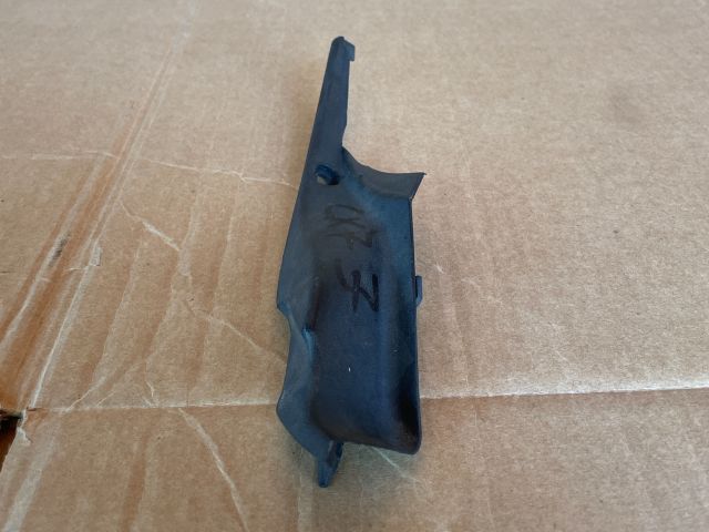 bontott MAZDA CX-7 Jobb Szélvédő Alatti Vízelvezető Műanyag