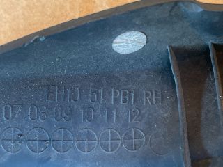 bontott MAZDA CX-7 Jobb Szélvédő Alatti Vízelvezető Műanyag