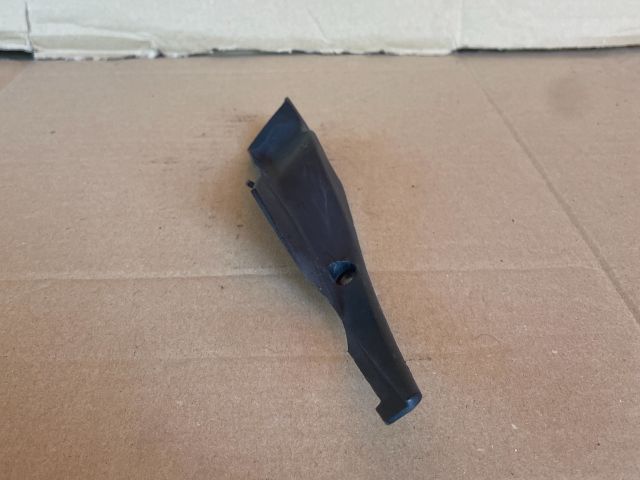 bontott MAZDA CX-7 Jobb Szélvédő Alatti Vízelvezető Műanyag