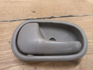 bontott MAZDA DEMIO Bal hátsó Belső Kilincs