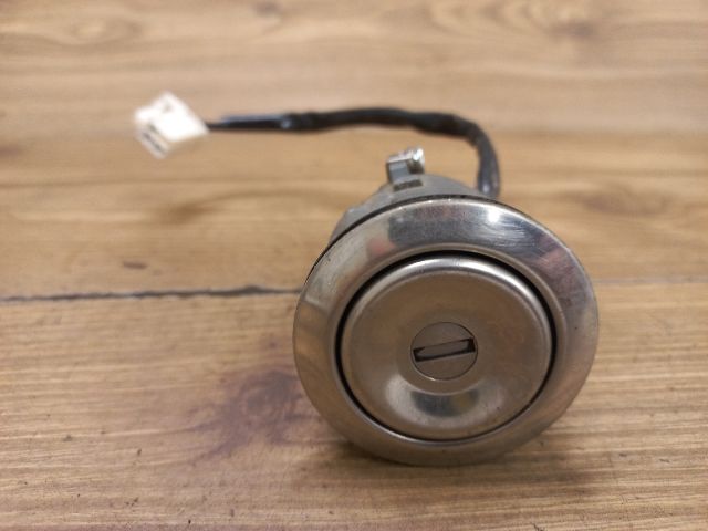 bontott MAZDA DEMIO Csomagtér Nyitó Kar / Gomb