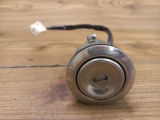 bontott MAZDA DEMIO Csomagtér Nyitó Kar / Gomb