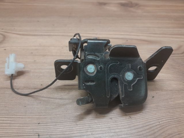 bontott MAZDA DEMIO Csomagtérajtó Zárszerkezet