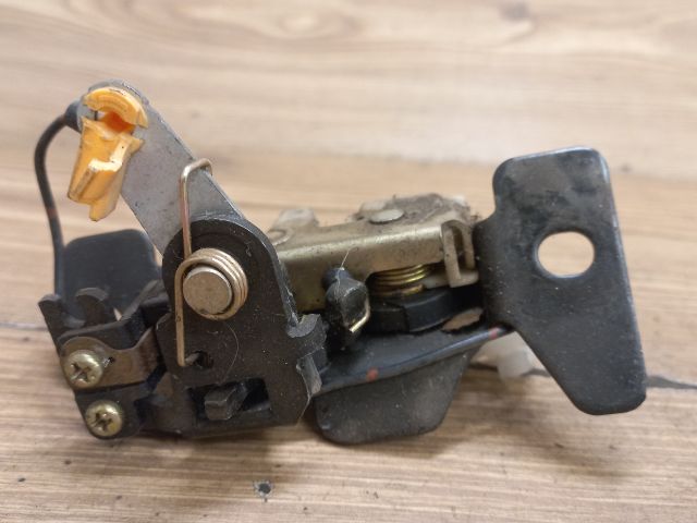 bontott MAZDA DEMIO Csomagtérajtó Zárszerkezet