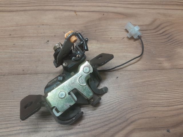 bontott MAZDA DEMIO Csomagtérajtó Zárszerkezet