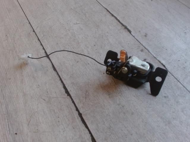 bontott MAZDA DEMIO Csomagtérajtó Zárszerkezet