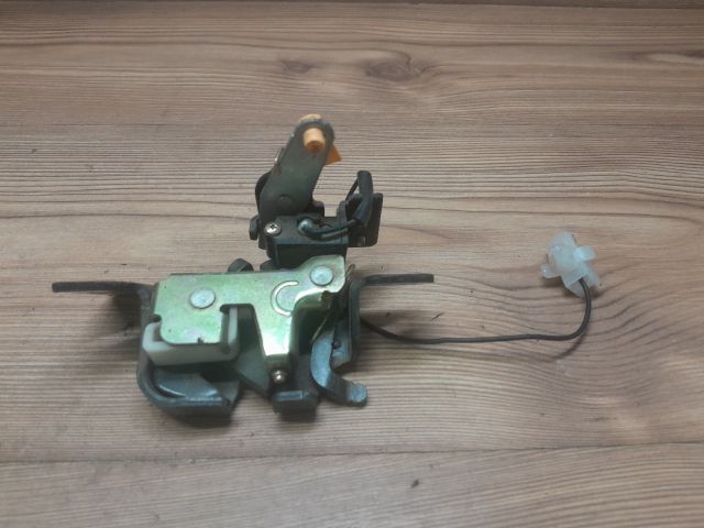 bontott MAZDA DEMIO Csomagtérajtó Zárszerkezet