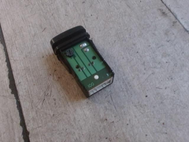 bontott MAZDA DEMIO Hátsó Ködzárófény Kapcsoló