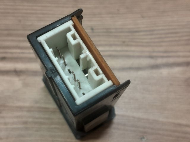 bontott MAZDA DEMIO Hátsó Ködzárófény Kapcsoló