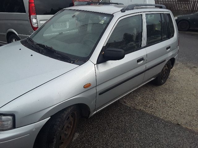 bontott MAZDA DEMIO Jobb első Ajtó (Részeivel)