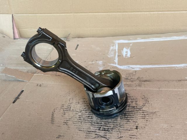 bontott MAZDA MPV Dugattyú és Hajtókar