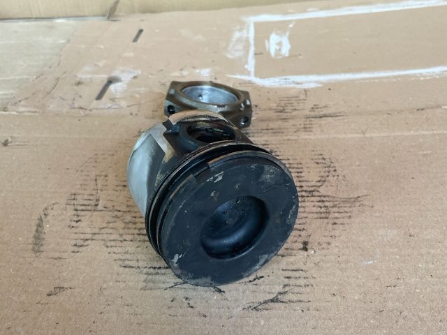 bontott MAZDA MPV Dugattyú és Hajtókar