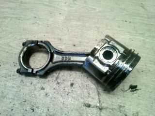 bontott MAZDA MPV Dugattyú és Hajtókar