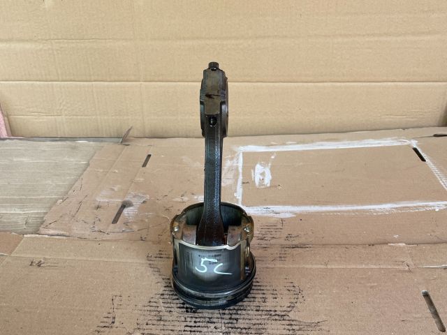 bontott MAZDA MPV Dugattyú és Hajtókar