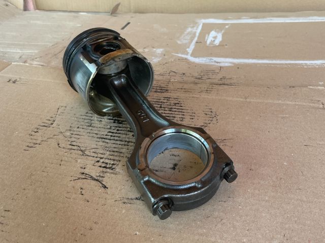 bontott MAZDA MPV Dugattyú és Hajtókar